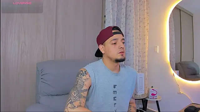 Snapshot of alejandro_calderon1 chatting on November 17, 2025, 5:00 am alejandro calderon1 online show from November 17, 2025, 5:00 am