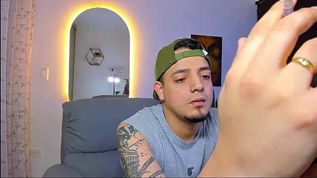 alejandro calderon1 online show from January 19, 2026, 12:25 am