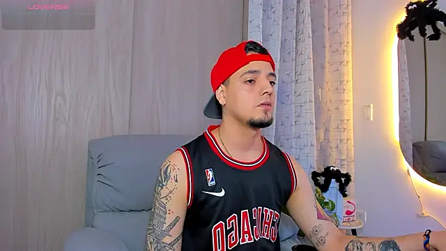 Snapshot of alejandro_calderon1 chatting on October 18, 2025, 12:12 am alejandro calderon1 online show from October 18, 2025, 12:12 am