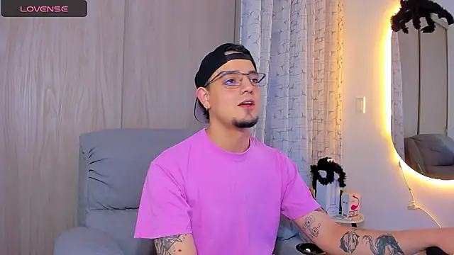 Snapshot of alejandro_calderon1 chatting on October 24, 2025, 4:55 am alejandro calderon1 online show from October 24, 2025, 4:55 am