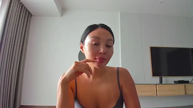 keiko hot online show from February 13, 2026, 2:44 am