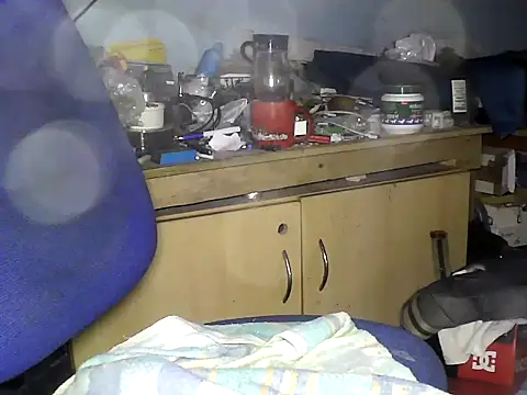 Snapshot of SkaterHun chatting on September 10, 2025, 8:35 am SkaterHun online show from September 10, 2025, 8:35 am