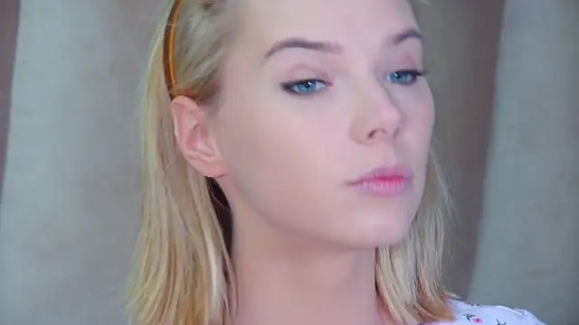 GentleRossi online show from December 18, 2025, 1:48 pm