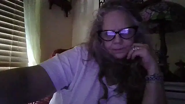 DestineeLoverGirl online show from April 18, 2026, 1:02 pm