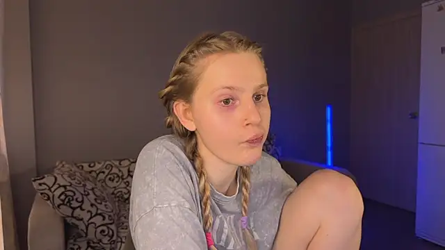 Snapshot of Chanel_Gill chatting on March 13, 2025, 1:50 pm Chanel Gill online show from March 13, 2025, 1:50 pm