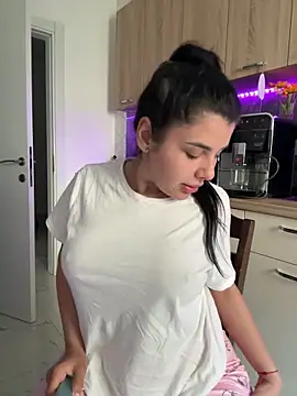 Snapshot of Scarlett-Dream chatting on April 16, 2026, 5:52 am Scarlett-Dream online show from April 16, 2026, 5:52 am