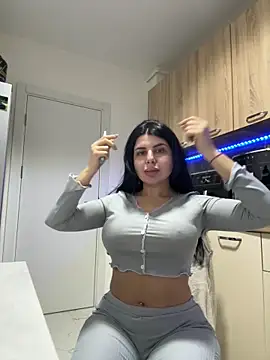 Snapshot of Scarlett-Dream chatting on January 14, 2026, 4:16 am Scarlett-Dream online show from January 14, 2026, 4:16 am