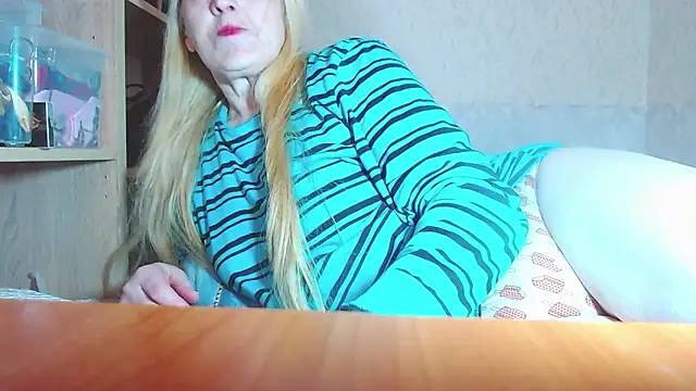 Snapshot of MadamBombShell chatting on December 20, 2025, 3:42 am MadamBombShell online show from December 20, 2025, 3:42 am