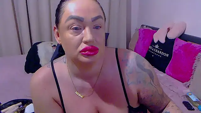 BustyVicky online show from April 10, 2026, 9:33 pm