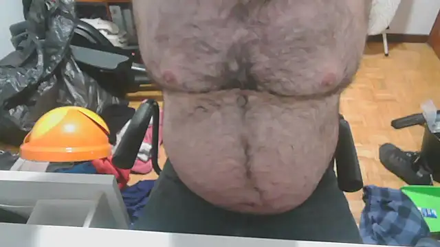 Snapshot of mikeyhotbear chatting on December 16, 2024, 5:00 pm mikeyhotbear online show from December 16, 2024, 5:00 pm