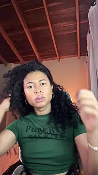 Snapshot of GabriSaenz chatting on October 30, 2025, 1:09 pm GabriSaenz online show from October 30, 2025, 1:09 pm