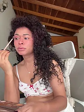 GabriSaenz online show from July 31, 2026, 1:43 pm