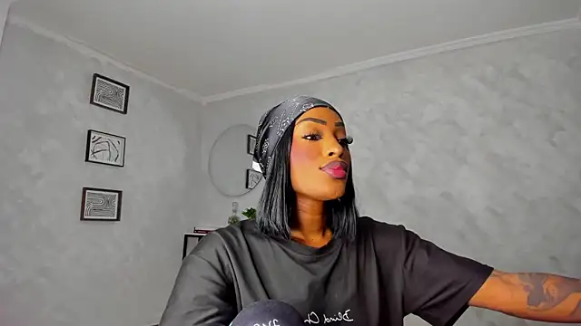 Snapshot of Emattaylor chatting on December 16, 2025, 11:03 am Emattaylor online show from December 16, 2025, 11:03 am