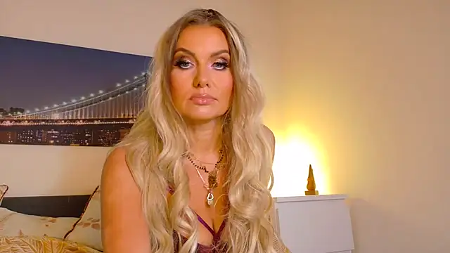 Snapshot of Tinkerbell822 chatting on October 21, 2025, 8:03 am Tinkerbell822 online show from October 21, 2025, 8:03 am