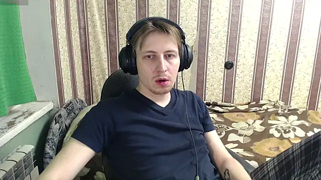 Snapshot of darienlarge chatting on November 22, 2025, 5:23 pm darienlarge online show from November 22, 2025, 5:23 pm