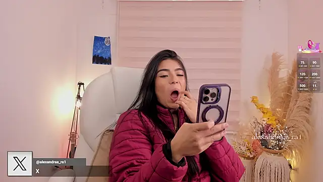 Snapshot of Alexandra_ra chatting on December 15, 2025, 11:31 pm Alexandra ra online show from December 15, 2025, 11:31 pm