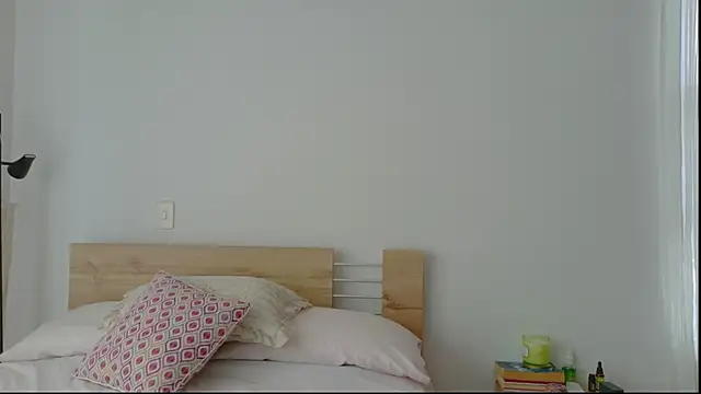 Snapshot of GrettaBenett chatting on September 19, 2025, 8:35 pm GrettaBenett online show from September 19, 2025, 8:35 pm