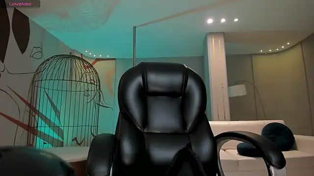 ErikaBenz  online show from October 27, 2025, 12:28 pm