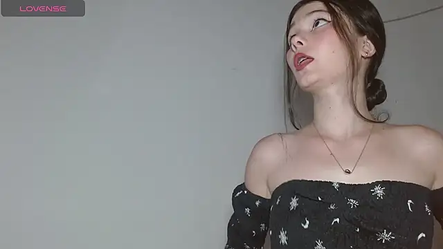 Snapshot of emily_littesweet chatting on August 6, 2026, 11:44 pm emily littesweet online show from August 6, 2026, 11:44 pm