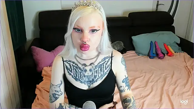 HelenGoat online show from October 30, 2025, 11:45 pm