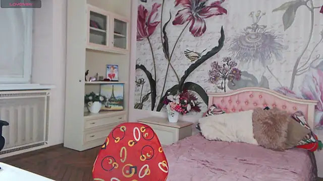 Snapshot of AliciaBow chatting on November 10, 2025, 2:22 pm AliciaBow online show from November 10, 2025, 2:22 pm