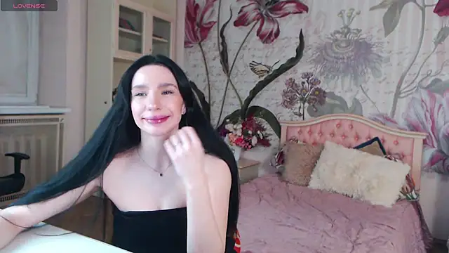 Snapshot of AliciaBow chatting on November 19, 2025, 2:17 pm AliciaBow online show from November 19, 2025, 2:17 pm