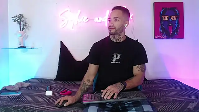 SophieFoxx17 online show from February 5, 2026, 1:01 am