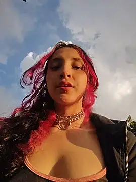  Laary online show from November 22, 2025, 9:57 pm