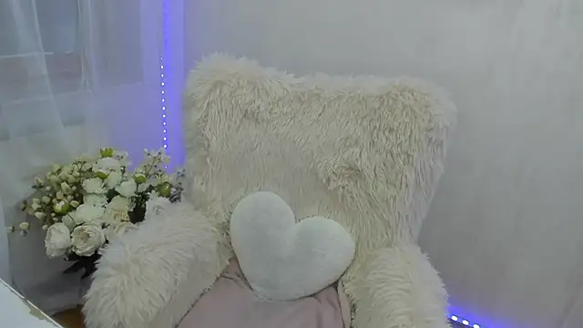 ElisaBaxter online show from April 8, 2026, 4:25 am