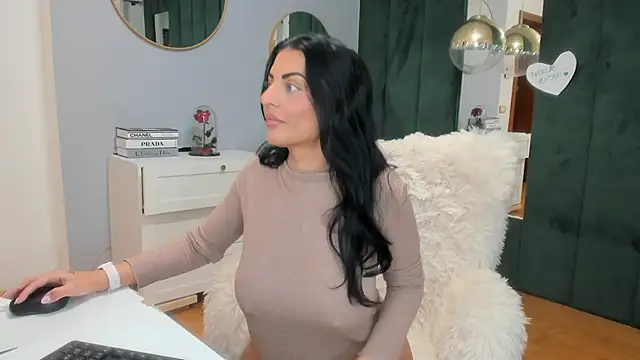 Snapshot of ElisaBaxter chatting on November 2, 2025, 6:07 am ElisaBaxter online show from November 2, 2025, 6:07 am