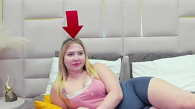 Snapshot of LunaHouston chatting on March 12, 2025, 1:25 am LunaHouston online show from March 12, 2025, 1:25 am