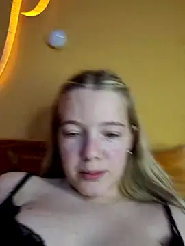 Snapshot of -veranito- chatting on March 9, 2025, 3:01 am -veranito- online show from March 9, 2025, 3:01 am