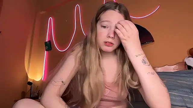 Snapshot of -veranito- chatting on November 4, 2025, 3:10 am -veranito- online show from November 4, 2025, 3:10 am