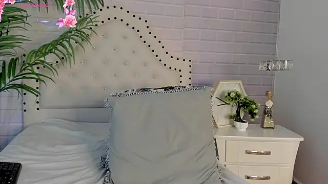 Snapshot of _Eurekaa_ chatting on March 2, 2025, 2:41 am  Eurekaa  online show from March 2, 2025, 2:41 am