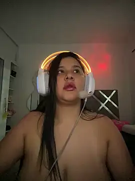 Snapshot of ValleryParker chatting on December 16, 2025, 2:38 am ValleryParker online show from December 16, 2025, 2:38 am