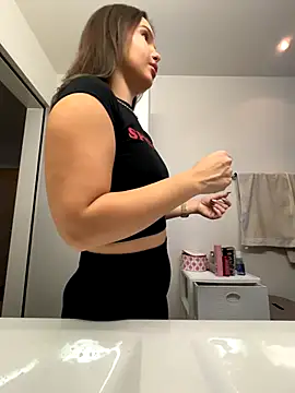 Snapshot of TheCinderella chatting on October 30, 2025, 3:20 pm TheCinderella online show from October 30, 2025, 3:20 pm