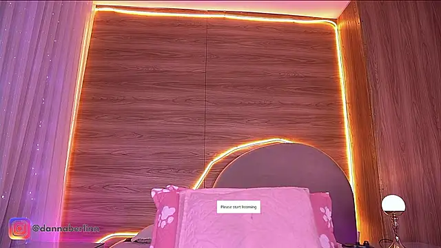 danna berlin  online show from March 6, 2026, 8:26 pm