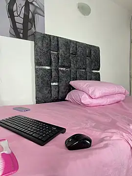 Natasharuso online show from February 23, 2026, 9:32 am