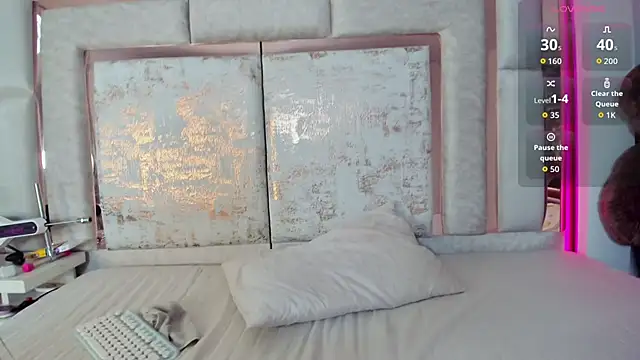 kimjonnes01 online show from November 2, 2025, 5:01 am