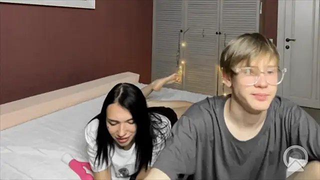 Laura Key online show from October 27, 2025, 8:54 pm