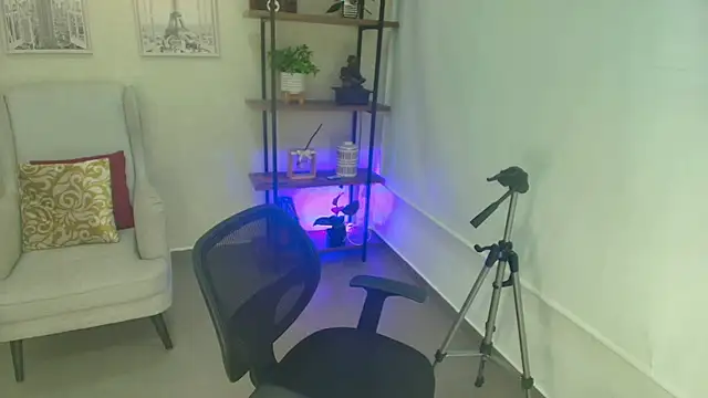 Sassy--Girl online show from April 8, 2026, 7:04 pm