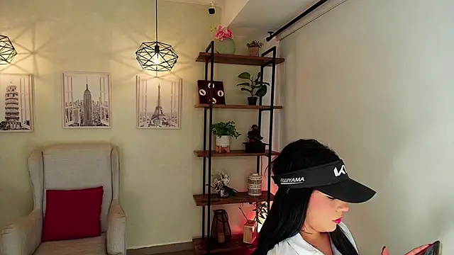 Sassy--Girl online show from February 11, 2026, 6:08 pm