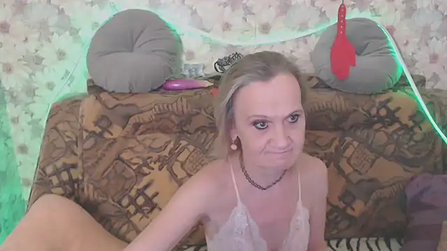 Snapshot of MissBekker chatting on January 13, 2026, 10:08 am MissBekker online show from January 13, 2026, 10:08 am