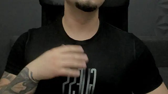 Snapshot of TonyWilcox chatting on December 14, 2025, 5:57 am TonyWilcox online show from December 14, 2025, 5:57 am