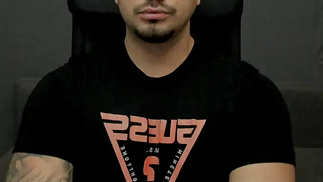 Snapshot of TonyWilcox chatting on December 5, 2025, 6:01 am TonyWilcox online show from December 5, 2025, 6:01 am