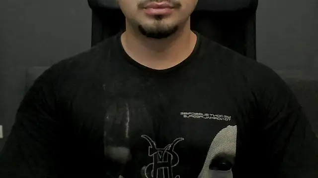 Snapshot of TonyWilcox chatting on November 4, 2025, 5:44 am TonyWilcox online show from November 4, 2025, 5:44 am