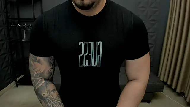 Snapshot of TonyWilcox chatting on December 2, 2025, 6:15 am TonyWilcox online show from December 2, 2025, 6:15 am