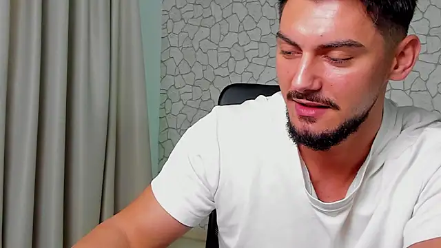 Snapshot of ClintMasters chatting on November 28, 2025, 6:46 am ClintMasters online show from November 28, 2025, 6:46 am