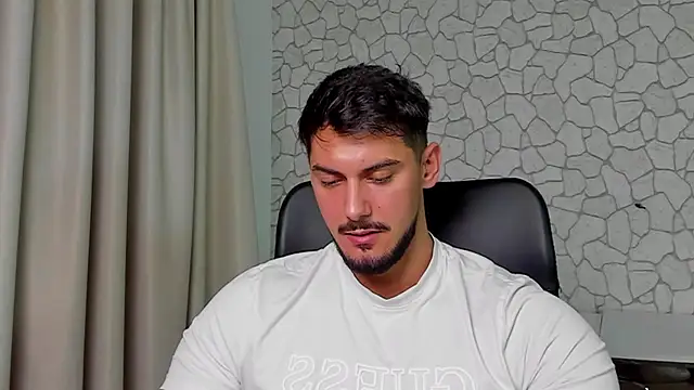 Snapshot of ClintMasters chatting on December 4, 2025, 6:01 am ClintMasters online show from December 4, 2025, 6:01 am