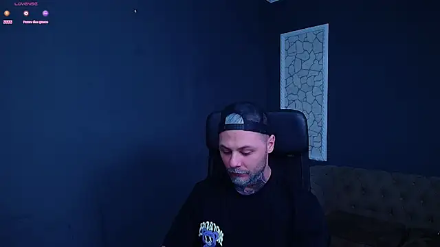 Snapshot of BrianHunts chatting on December 15, 2025, 6:08 am BrianHunts online show from December 15, 2025, 6:08 am